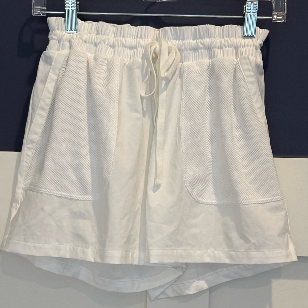 DSG white Elastic Waist athletic Shorts size S never worn
